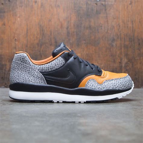 nike air safari qs.